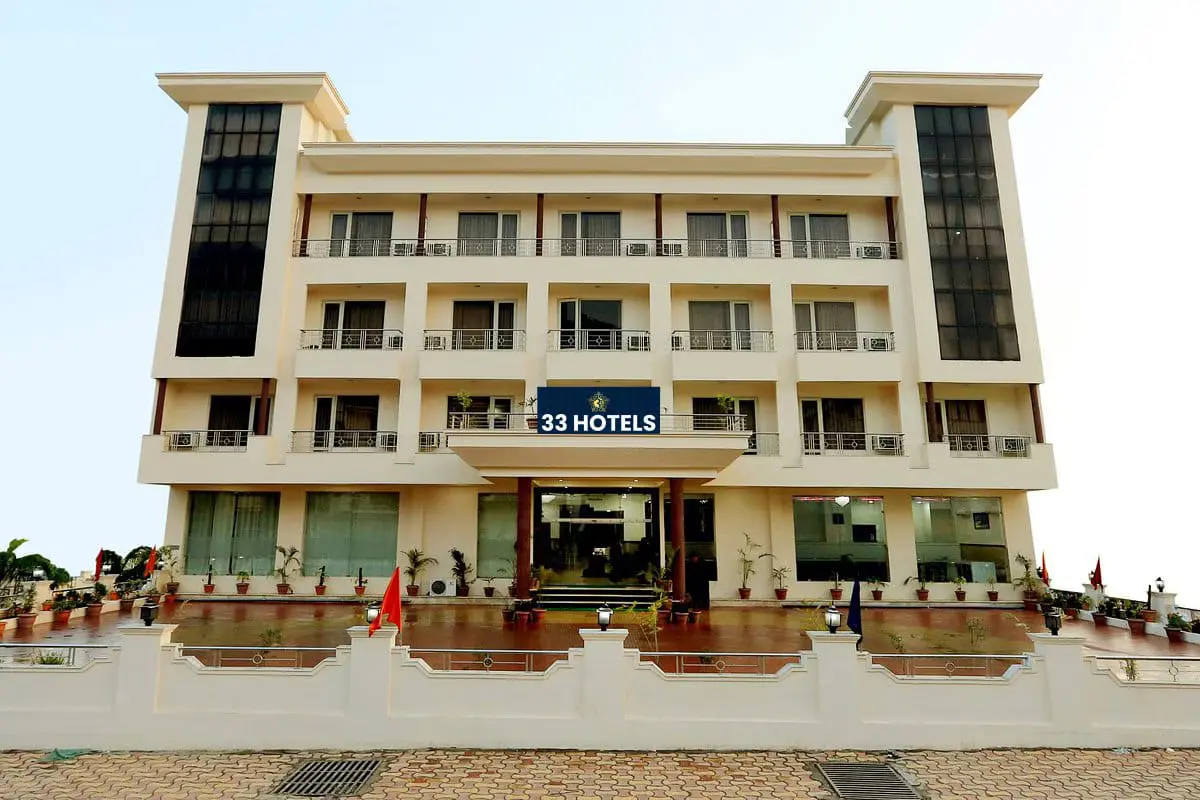 33 hotel
